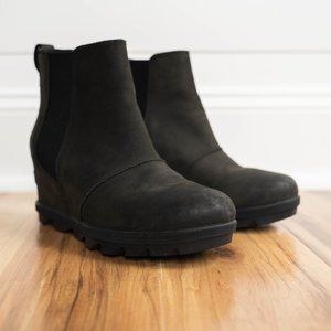 Sorel Joan of Arctic Wedge II // Black Winter Chelsea Boots